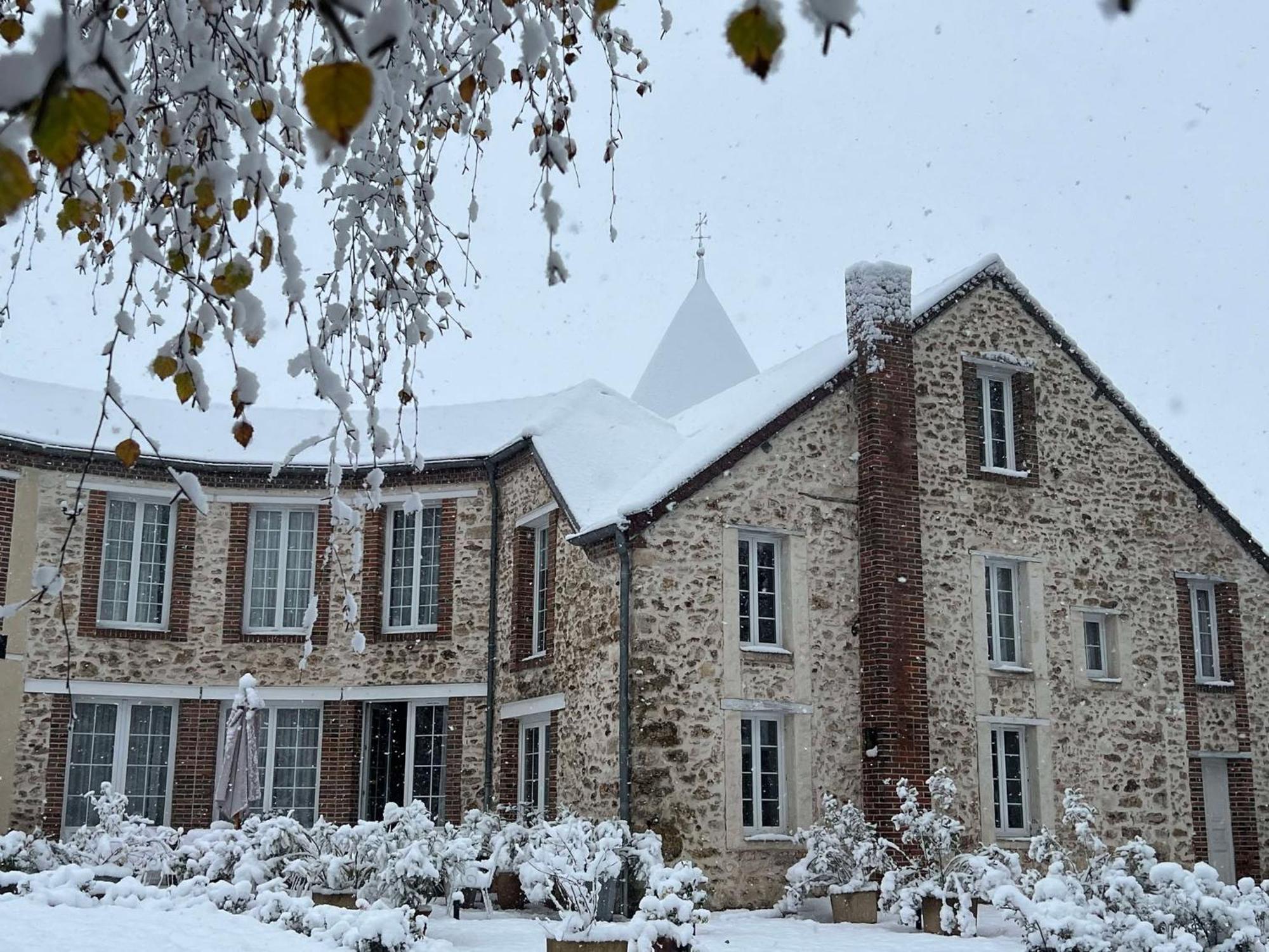 Le Petit Chateau Baye  外观 照片